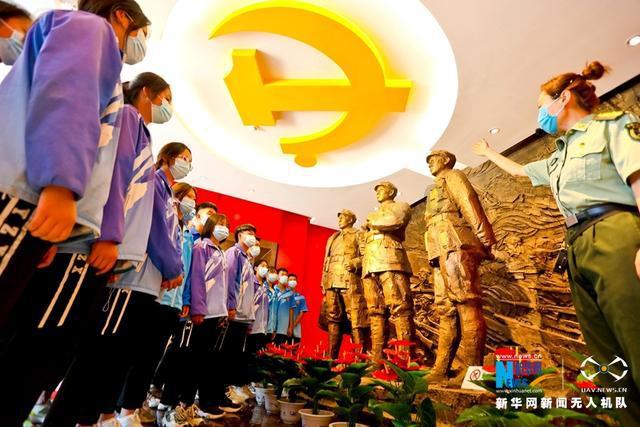 女生说无聊怎么回复呢游戏画面